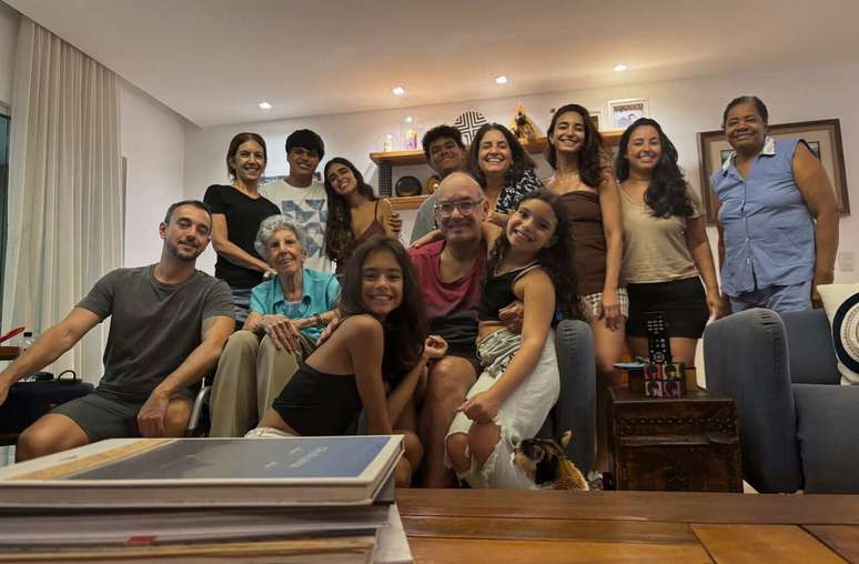 Jornalista celebra P&aacute;scoa em fam&iacute;lia &ndash;