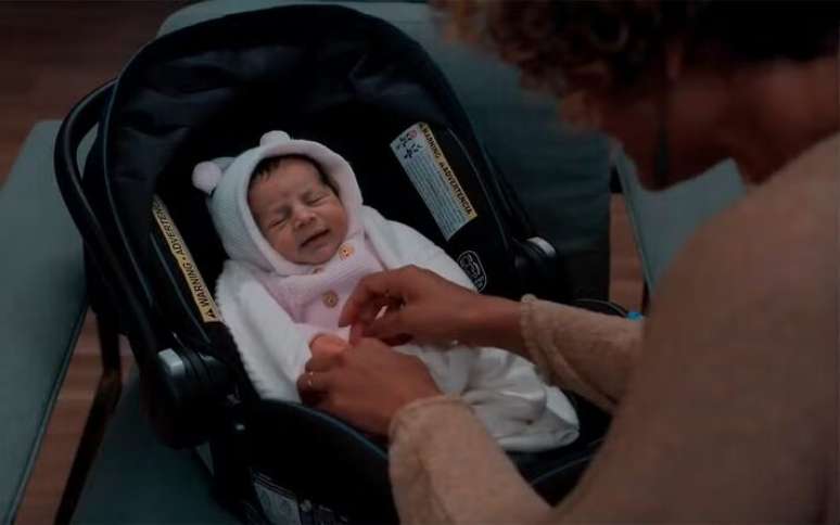 A verdade sobre a beb&ecirc; de Jo&eacute;lly finalmente aparece