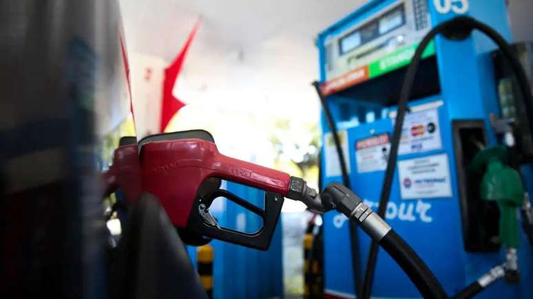 Governo anunciou subven&ccedil;&atilde;o adicional de R$ 0,80 por litro para produtores nacionais de diesel, e de R$ 1,20 por litro para importa&ccedil;&atilde;o do combust&iacute;vel
