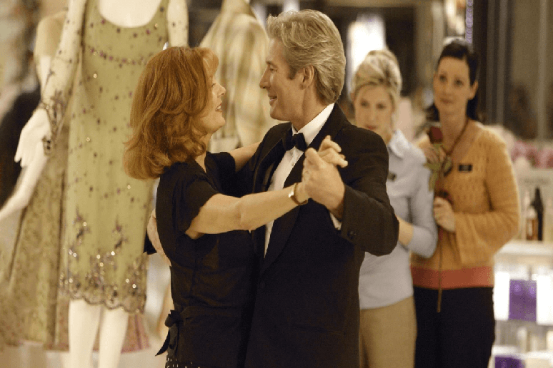 Em &ldquo;Dan&ccedil;a comigo?&rdquo;, John decide fazer aulas de dan&ccedil;a ap&oacute;s se encantar por uma professora e acaba descobrindo novos sentidos para a vida 