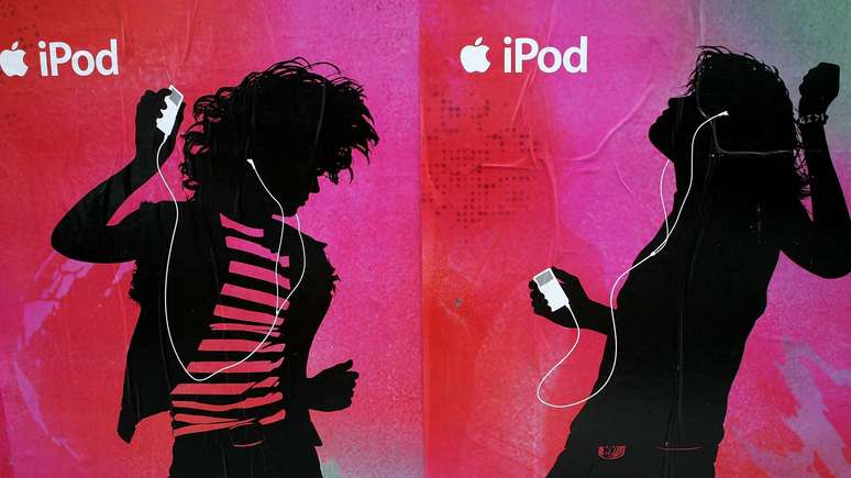 O iPod foi lan&ccedil;ado em 2001 e abriu o caminho para que o download legal de m&uacute;sica digital se tornasse o padr&atilde;o do setor