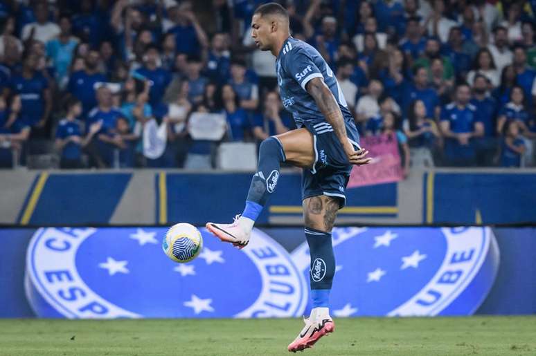 Walace em a&ccedil;&atilde;o pelo Cruzeiro &ndash;