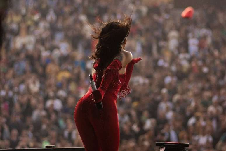 Priscilla Alc&acirc;ntara se apresentando em S&atilde;o Paulo