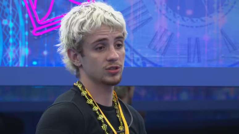 Juliano Floss avalia alian&ccedil;a com Boneco