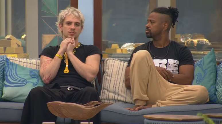 Juliano e Boneco conversam no BBB 26