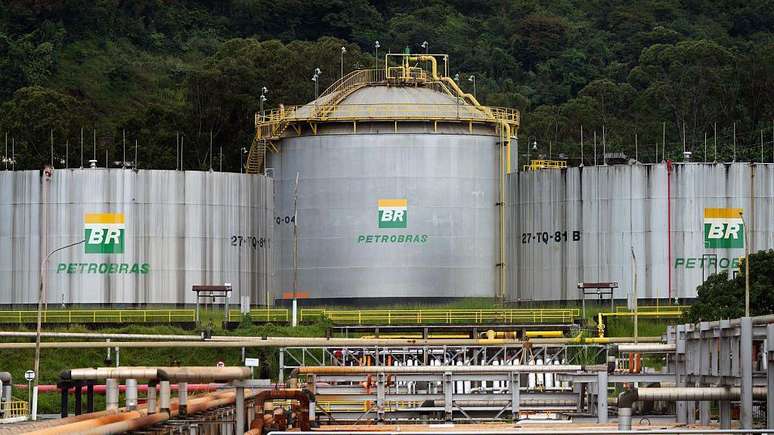 A ideia de ampliar o refino da Petrobras &eacute; alvo antigo de controv&eacute;rsias