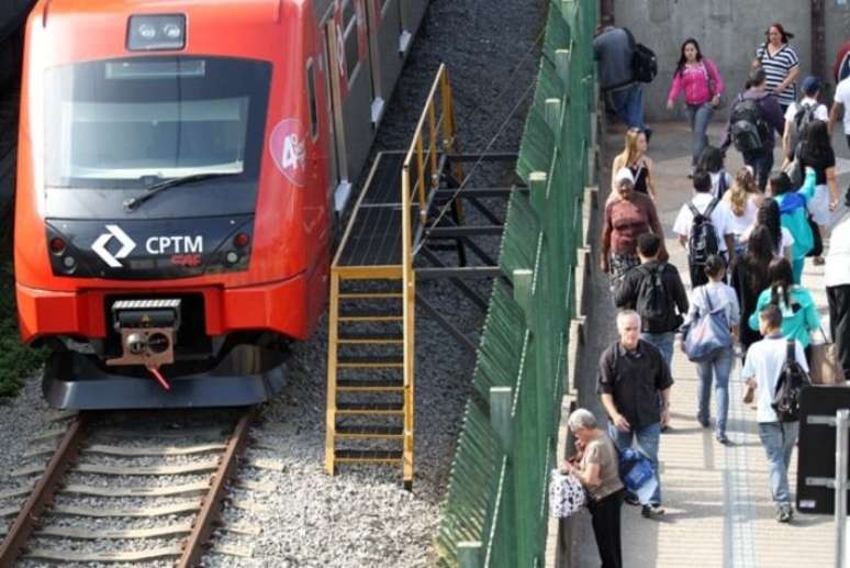 கொரிந்தியன்ஸ்-இட்டாகுரா மற்றும் ப்ராஸ் நிலையங்களுக்கு இடையே சுழற்சி பாதிக்கப்பட்டது. விளக்கப்படம்.