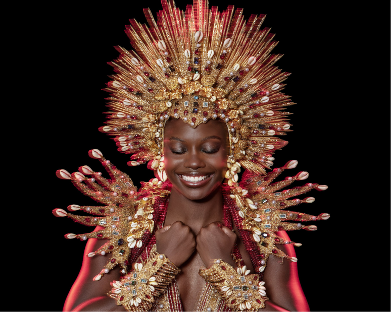 Modelo Thuane Werneck com look de Henrique Filho 