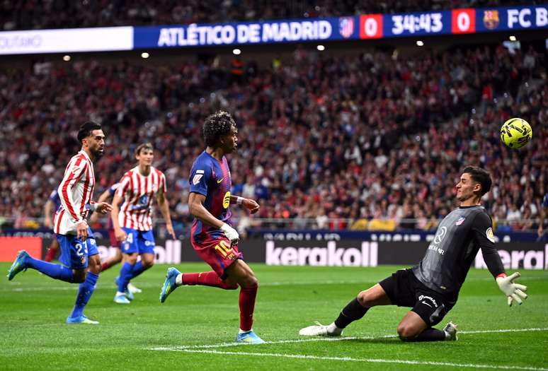 Yamal marcando o gol da virada do Barcelona 
