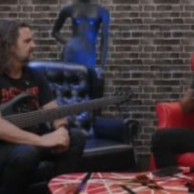 Felipe Andreoli (Angra) explica a diferen&ccedil;a entre o impacto do show ao vivo e pela TV