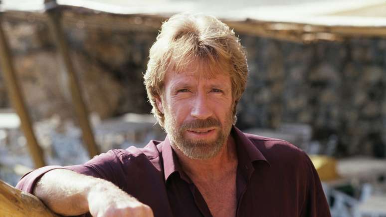 Fam&iacute;lia de Chuck Norris critica desinforma&ccedil;&atilde;o e v&iacute;deos feitos por IA ap&oacute;s morte do ator (frederic meylan/Sygma via Getty Images)