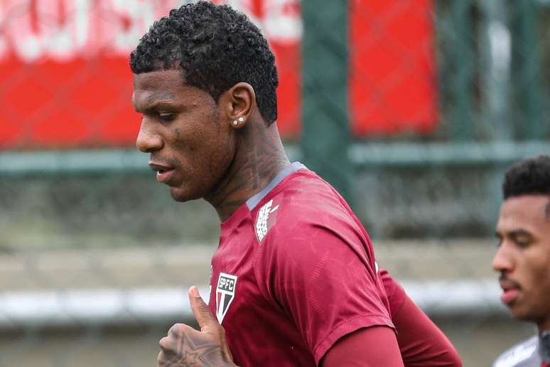 Arboleda n&atilde;o tem prazo para voltar ao S&atilde;o Paulo &ndash;