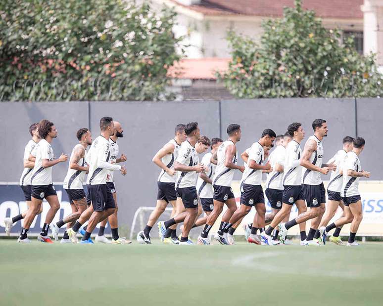 Jogadores do Santos em treino no CT Rei Pel&eacute; &ndash;