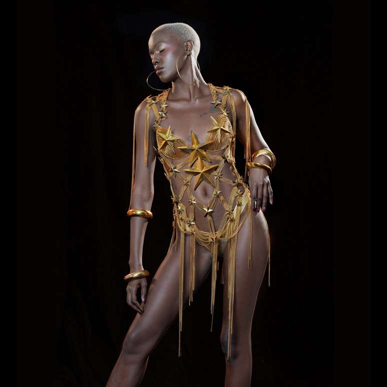 Modelo Suellen Gaspar com look de Henrique Filho 