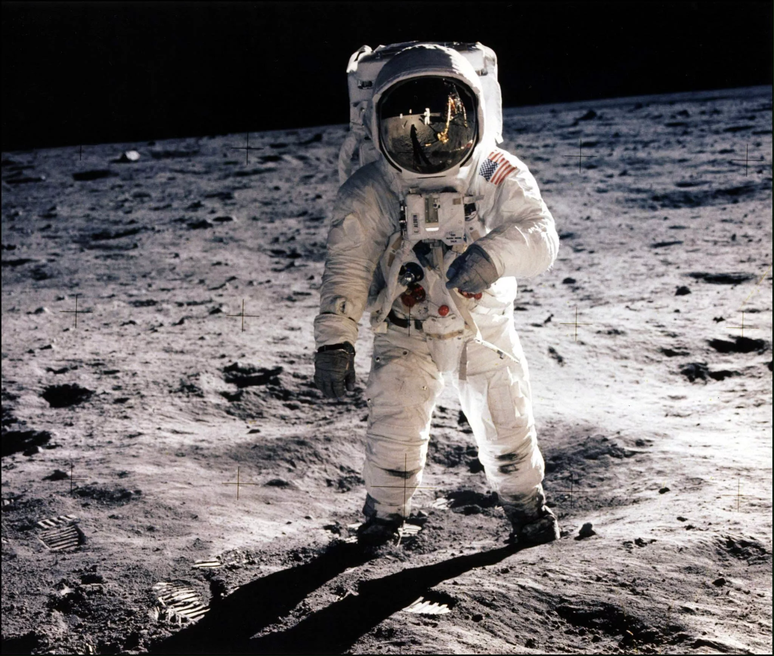 O astronauta Buzz Aldrin em imagem clicada por Neil Armstrong, na Lua, durante a miss&atilde;o Apollo 11