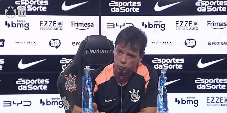 Fernando Diniz acredita que Corinthians ganha em qualidade t&eacute;cnica com Bidon e Garro