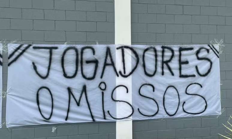 Os jogadores foram os grandes alvos da torcida corintiana