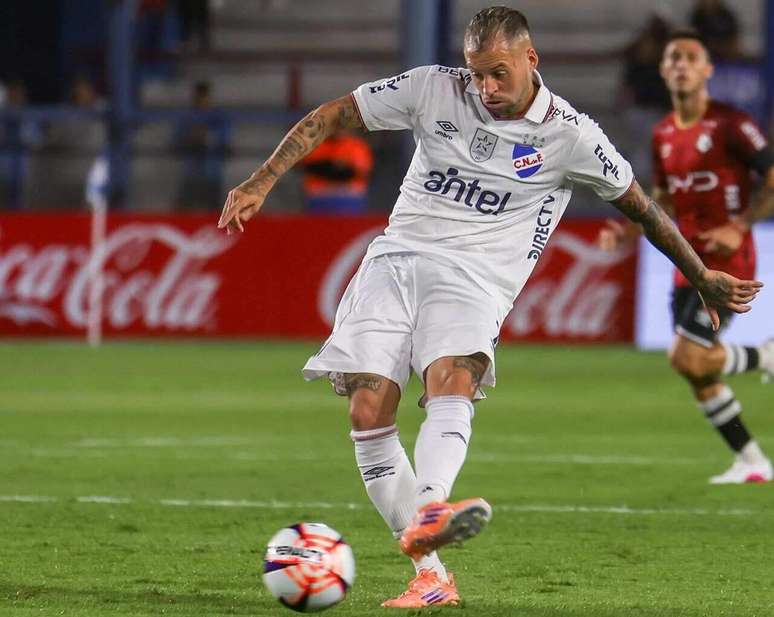 Nico L&oacute;pez em a&ccedil;&atilde;o por equipe onde faz sua terceira passagem na carreira &ndash;