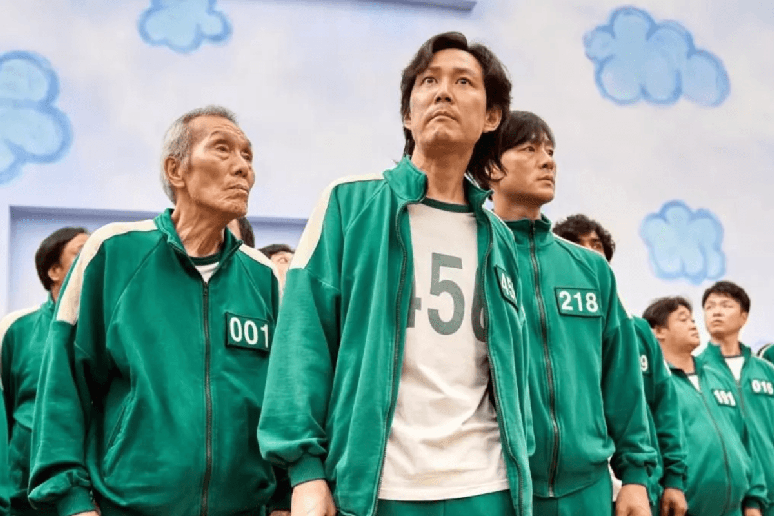 Em &ldquo;Round 6&rdquo;, pessoas endividadas enfrentam brincadeiras infantis transformadas em jogos brutais 