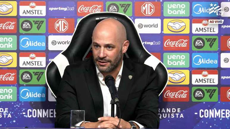 Ex-bra&ccedil;o direito de Artur Jorge, Franclim n&atilde;o conseguiu desligar-se do Botafogo em 2025 &ndash;