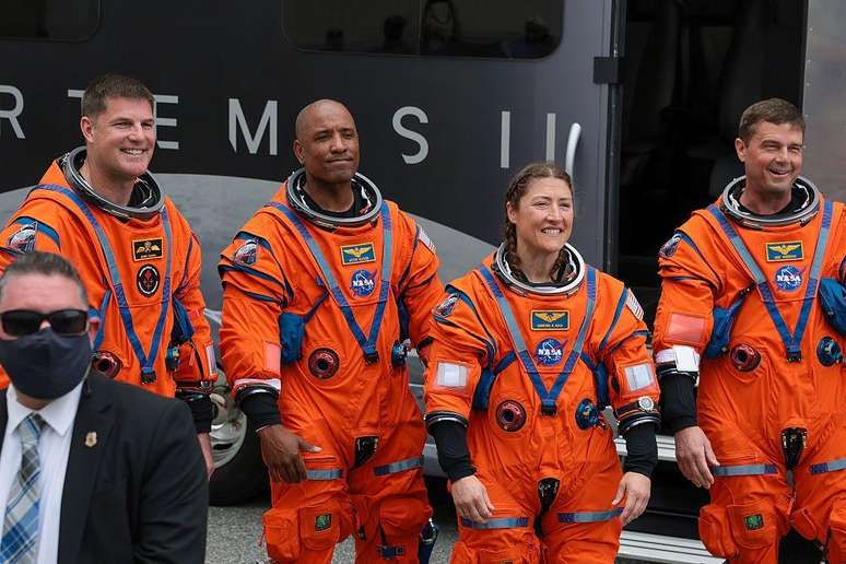 Os quatro astronautas da Artemis II se tornaram os primeiros humanos em d&eacute;cadas a observar uma parte do territ&oacute;rio lunar