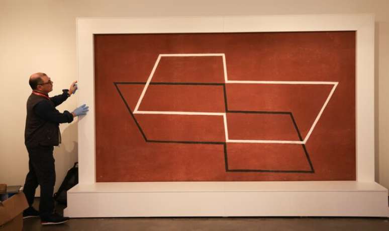 A 22&ordf; edi&ccedil;&atilde;o da SP-Arte ocorrer&aacute;&nbsp;de&nbsp;8 a 12 de abril de 2026&nbsp;no Pavilh&atilde;o da Bienal, no Parque Ibirapuera, em S&atilde;o Paulo. Obra de Alfredo Volpi, na DAN Galeria, medindo 207 x 343 cm.