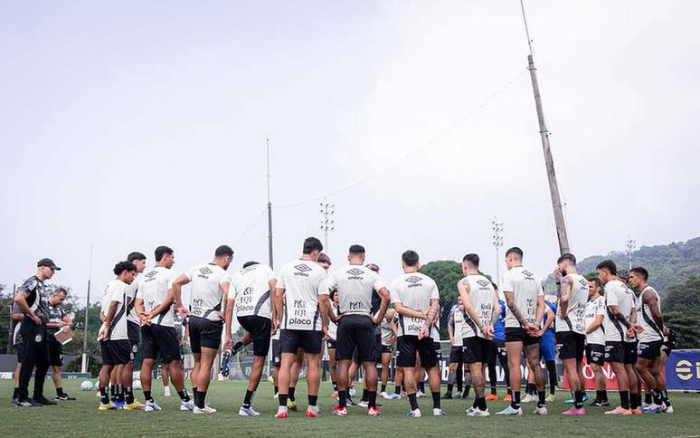 Lideran&ccedil;as do elenco do Santos cobraram membros da diretoria por conta de atraso nos direitos de imagem &ndash;
