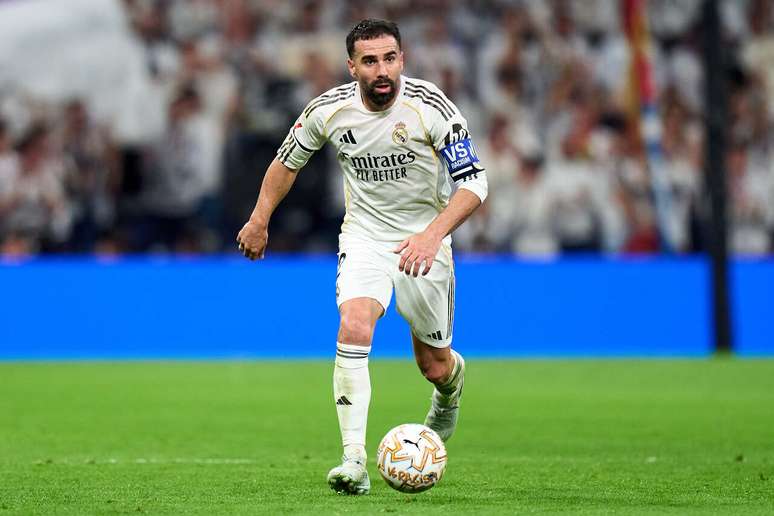 Dani Carvajal em a&ccedil;&atilde;o com a camisa do Real Madrid &ndash;