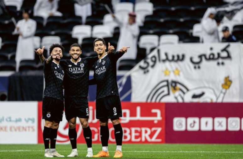 రాబర్టో ఫిర్మినో అల్ సద్ షర్ట్‌తో గొప్ప దశలో ఉన్నాడు -