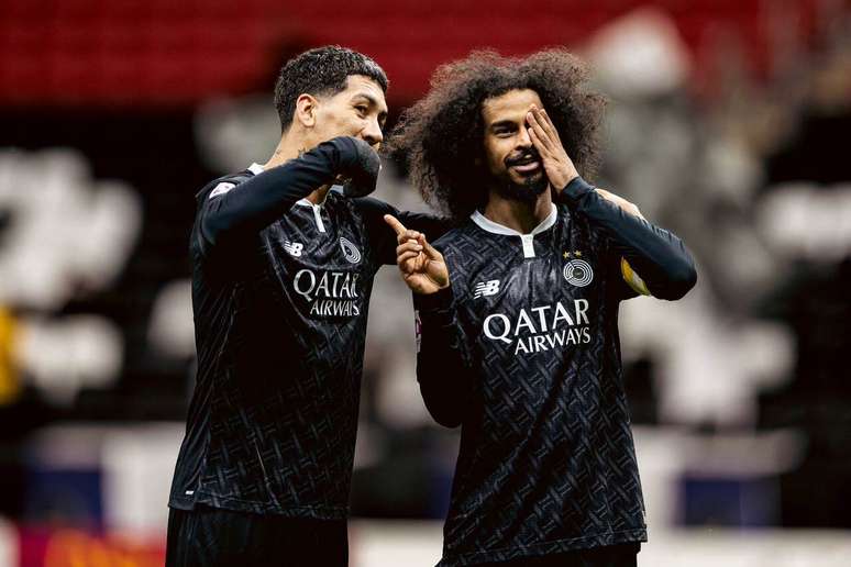 రాబర్టో ఫిర్మినో అల్ సద్ షర్ట్‌తో గొప్ప దశలో ఉన్నాడు -