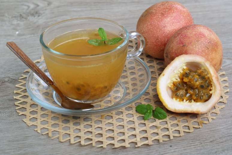 Ch&aacute; de maracuj&aacute; com capim-lim&atilde;o e hortel&atilde; 