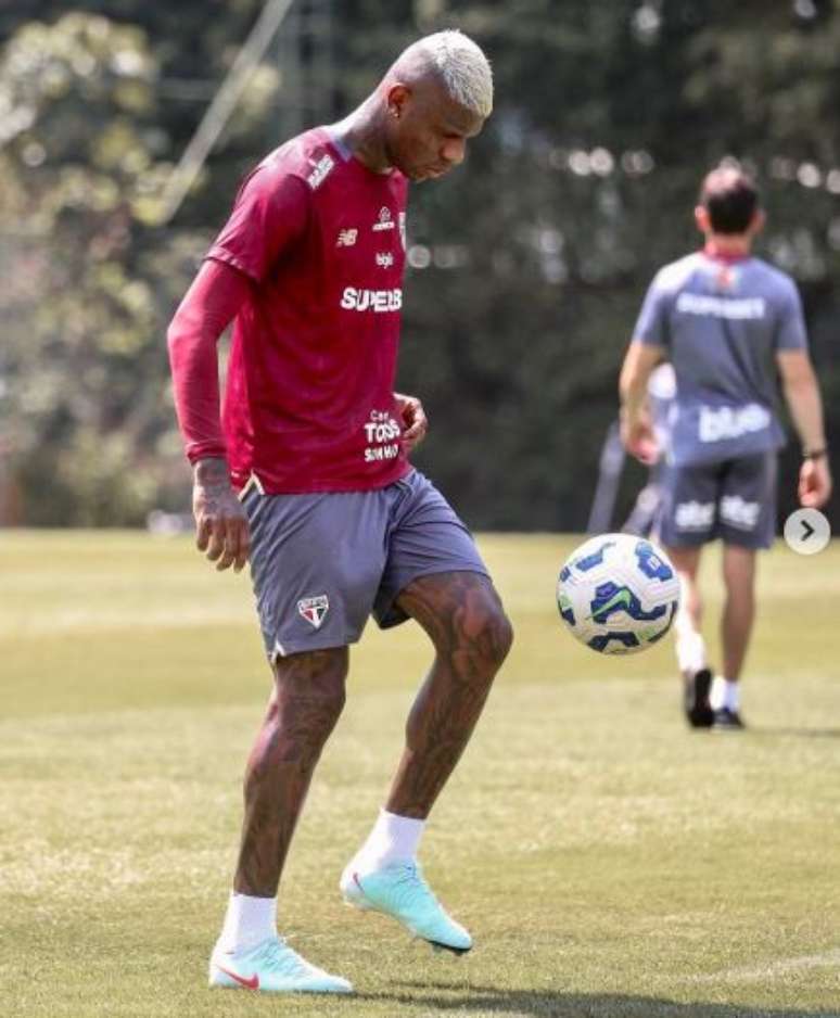 Arboleda est&aacute; sumido do S&atilde;o Paulo desde s&aacute;bado e pode deixar o clube