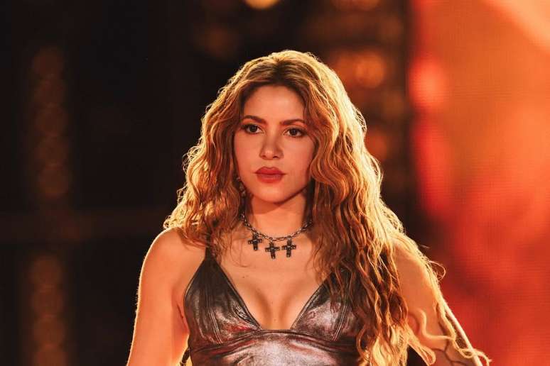 Shakira se apresentando em sua turn&ecirc;