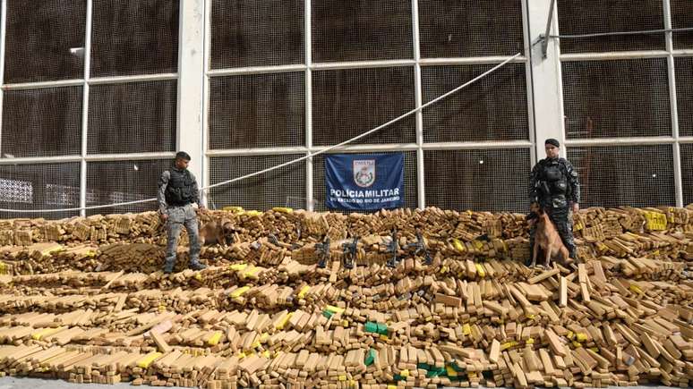 Mais de 42 mil tabletes de maconha foram apreendidos pela Pol&iacute;cia Militar do Rio