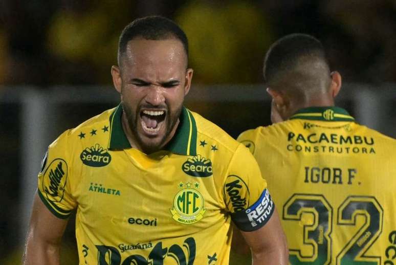 Jo&atilde;o Victor explode de alegria ap&oacute;s fazer um gol hist&oacute;rico para o&nbsp; Mirassol.&nbsp;