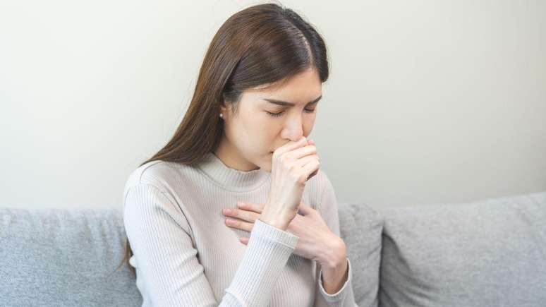 దగ్గు నుండి ఉపశమనం పొందడానికి ఇంట్లో తయారుచేసిన వంటకాలను చూడండి