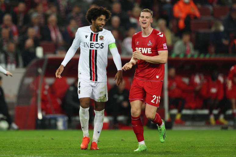 Dante durante partida do Nice 