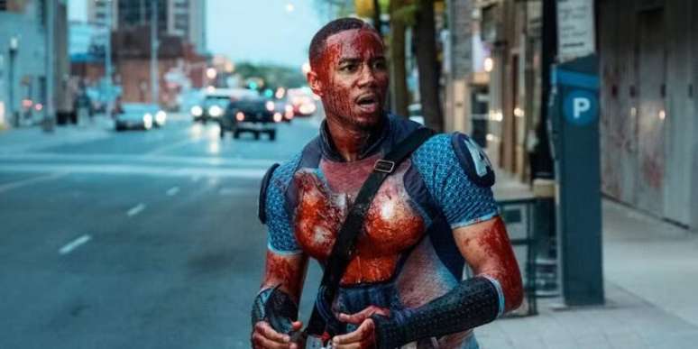 Trem-Bala (Jessie T. Usher) ap&oacute;s matar namorada de Hughie (Jack Quaid) na 1&ordf; temporada de 'The Boys'