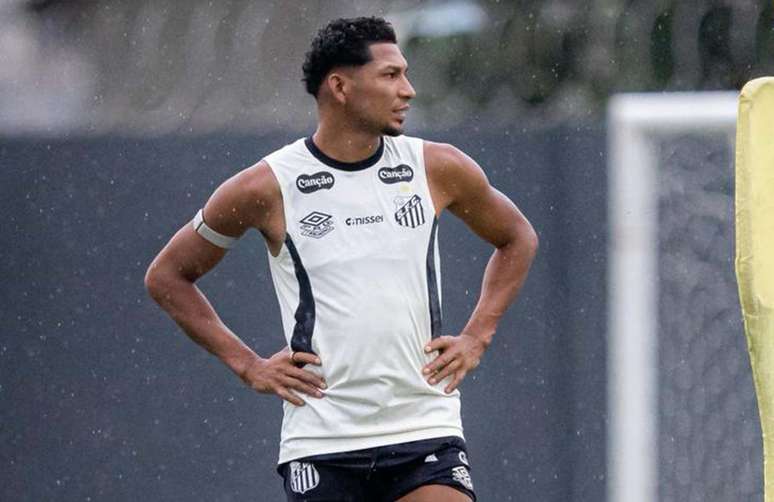 Outro que tamb&eacute;m atuava no Atl&eacute;tico, Rony est&aacute; no Santos desde janeiro &ndash;