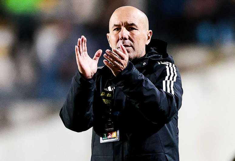 Leonardo Jardim em a&ccedil;&atilde;o pelo Flamengo; vit&oacute;ria sobre o Cusco marcou estreia do portugu&ecirc;s na competi&ccedil;&atilde;o &ndash;