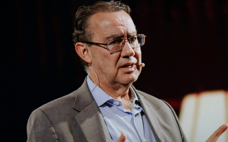 Augusto Cury durante uma palestra