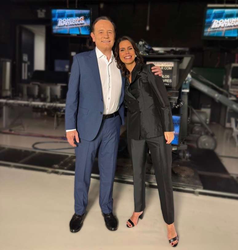 Roberto Cabrini e Camila Busnello ser&atilde;o a nova dupla de apresentadores do Domingo Espetacular