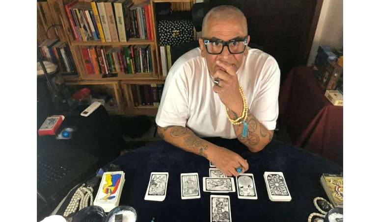 "N&atilde;o acredito em coincid&ecirc;ncias, e sim no livre-arb&iacute;trio capaz de realizar mudan&ccedil;as", afirma o tar&oacute;logo Guilherme sobre a postura de Ana Paula no 'BBB26'