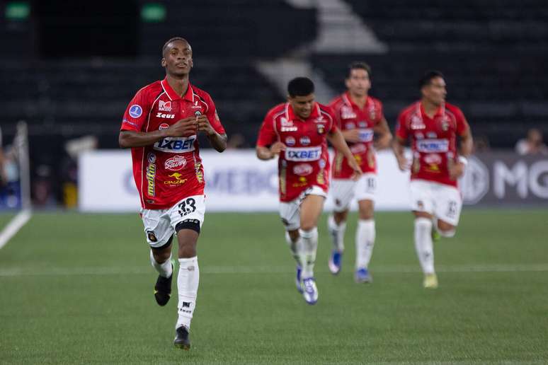 Wilfred Correa marcou o gol do Caracas contra o Botafogo, no Nilton Santos &ndash;