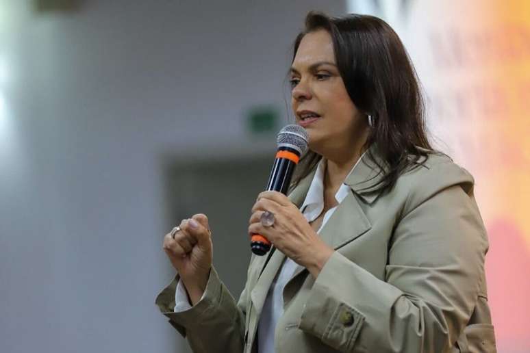 Mara Casares tamb&eacute;m foi expulsa do S&atilde;o Paulo &ndash;