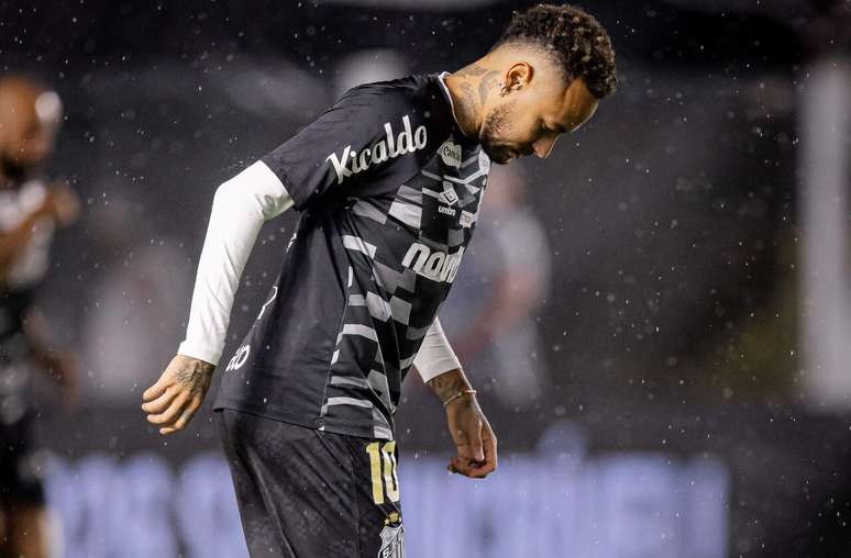Neymar tenta encarar maratona de jogos pelo Santos ap&oacute;s nove meses &ndash;