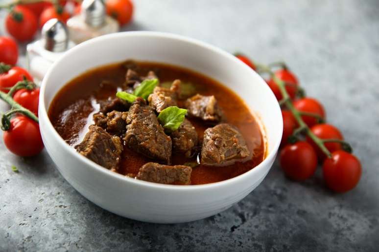 Fraldinha cozida com molho de tomate 