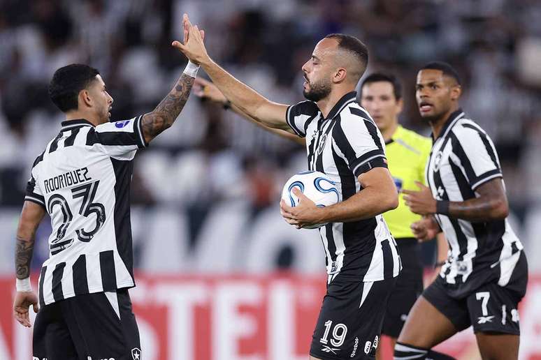 Arthur Cabral precisou de cinco minutos para marcar o gol do Botafogo contra o Caracas &ndash;&nbsp;