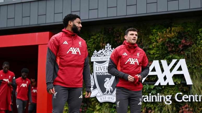 Jogadores do Liverpool durante treinamento da equipe &ndash;