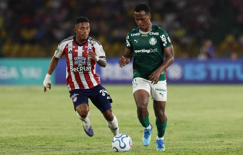 Em casa, Arias criticou gramado do est&aacute;dio em Cartagena, na estreia do Palmeiras na Libertadores &ndash;